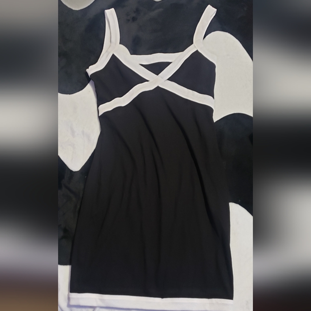 💥 Black and white dress